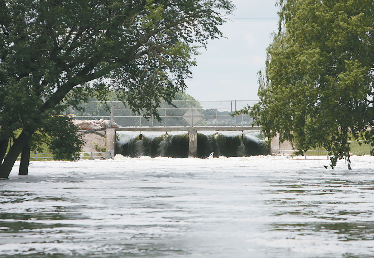 061418-ctzn-news-flood033